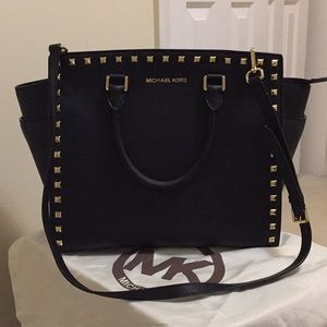 Micheal kors tote with shoulder strap